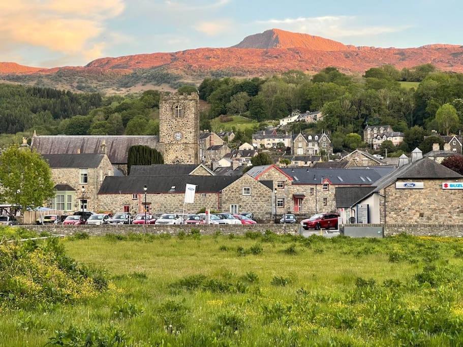 Villa Character Townhouse In Town Centre & Superb Views Dolgellau Esterno foto